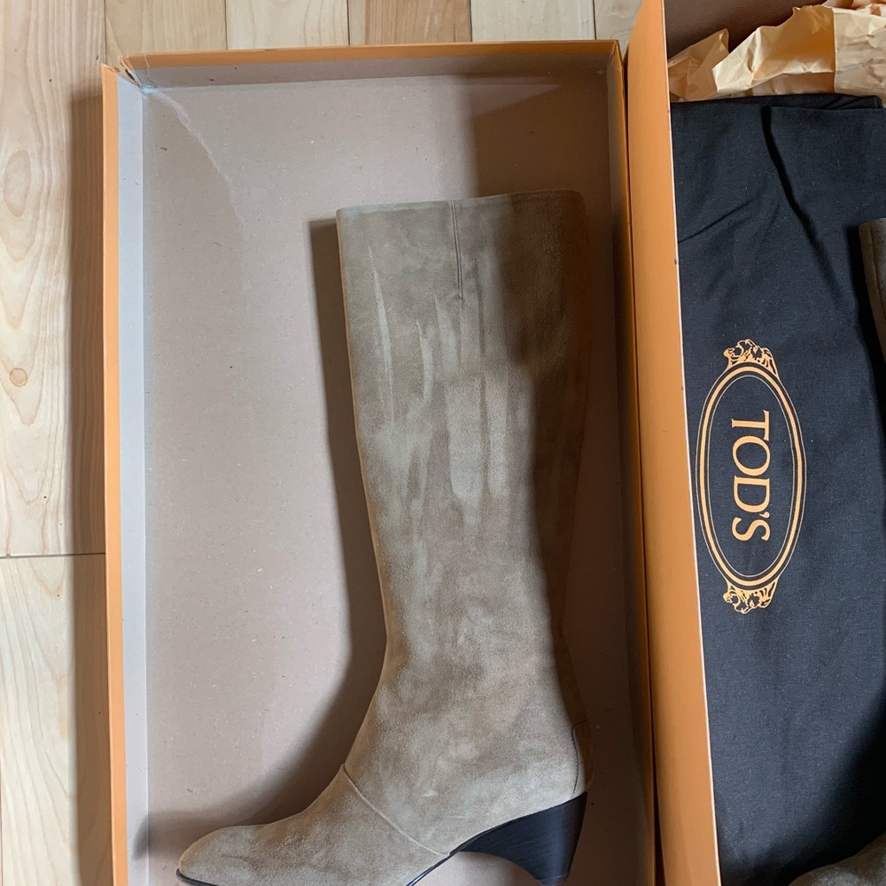Tod’s wood heel suede high point boots - Picture 4 of 9